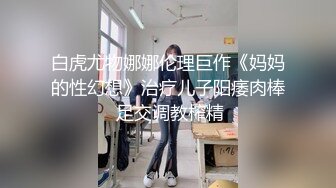 穿着制服放学！屁股圆润，内内夹进去了