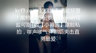 黑客破解家庭网络摄像头偷拍 老婆在厨房煮饭过程中被欲火浑身的老公 扒光抱起一顿操