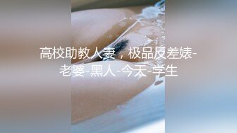 双女仆抢吃一根肉棒