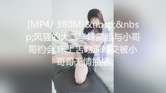 餐厅女厕偷拍背包的美女 一脸的不高兴是被男友甩了吗