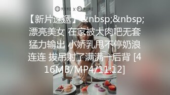 商场女厕全景偷拍红唇美少妇的极品小黑鲍