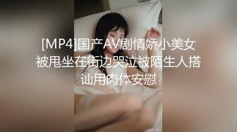 新流出破解家庭网络摄像头偷拍貌似还没男朋友的四眼妹睡觉前一边听手机里高潮的呻吟一边自慰