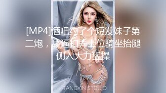 小美女被情人带到新租的公寓后在厨房扒光衣服抱在台子上操-