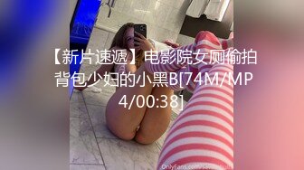 大一女生军训迟到被教官单独留下训练,最后强迫女生和自己车震,女生一脸不情愿