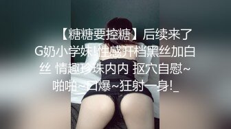 冒死趴天窗偷拍极品美少妇洗澡澡