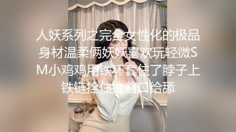 邊看美劇邊享受性感女友的口活服務 豐滿身材十分誘