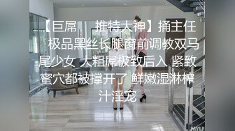 ❤️❤️眼镜小少妇，外表甜美很骚，小夫妻居家操逼，美腿足交，吸吮舔屌口活棒，跪在沙发上后入