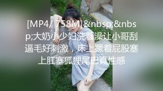 老爱探花约甜美型少妇酒店开操，脱下衣服揉捏奶子，抬起双腿抽插猛操，骑乘扶着屁股后入抽插