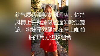 婚纱影楼化妆师给新娘子化妆,摄像的老哥在旁边拍到了新娘子胸罩里的秘密