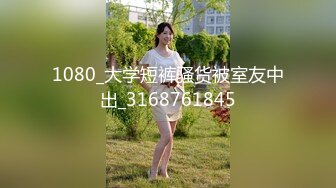 年轻情侣,女主肤白丰乳翘臀,大吊奶目测D杯,男主没脱衣服就急不可耐的展开各种攻势