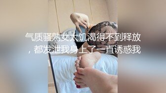 女神级纯纯气质小美女，穿着白T恤裙装，笔直美腿活力肉体看的心跳加速