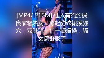 气质浓妆美御姐！衬衣黑丝激情操逼！无毛骚穴特写吃屌，骑乘位深插骚穴，张开双腿猛怼，搞舒服了