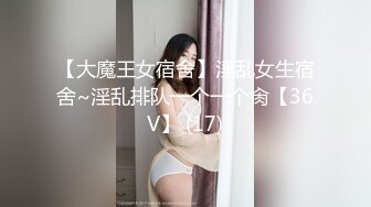 女探花偷拍客户服务,连体网袜按摩乳推 撸硬上位骑乘套弄,张开双腿一下下撞击