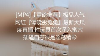 流出酒店偷拍样子可爱的JK制服眼镜学妹星期天和男友开房被前后操