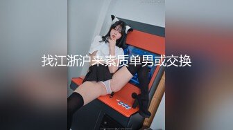 生完孩子的小婊妹露脸镜头前的诱惑，奶大逼肥风骚翘臀老公不在家陪狼友撩骚，全裸自慰骚逼看白浆流出真刺激