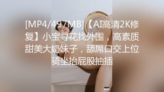 时尚牛仔裤女孩进屋就脱光上衣露出弹性美乳迫不及待吃JJ深喉兴奋在激情啪啪口爆