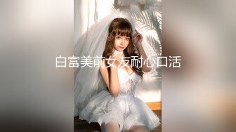 制服少妇露脸跟大哥激情啪啪性爱18式精彩演绎，深喉大鸡巴各种体位爆草抽插，听狼友指挥玩弄小黑板上的招式