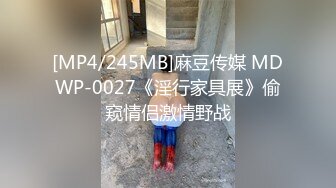 丝袜高跟露脸极品深圳小妹伺候鸡巴短小的肥胖小哥哥，全程露脸深喉草嘴，后入抽插骚穴特写