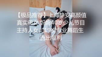 新人小少妇夜晚驾车户外车震，开档黑丝撩起裙子掰穴尿尿，回到车上开操深喉口交，大屁股骑乘猛操操的我逼好舒服