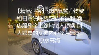 风骚的良家少妇小奶妈，跟狼友互动撩骚激情大秀直播，奶子不大奶水不少一挤都喷啊