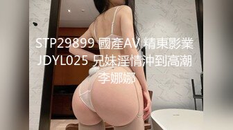 和女友在家里的沙发上做