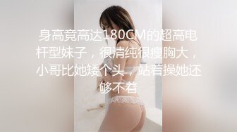 巨乳逼逼上都打了乳钉的骚姿假鸡巴自插