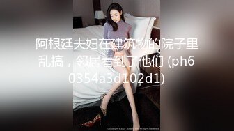 小女友好骚，穿着鲜艳的裙子口活大鸡巴，俩小情侣在家玩成人游戏，被无套艹的有点疼，叫声都尖叫了！