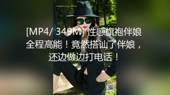 两个00后嫩妹全裸自摸按摩器互相震动炮友双飞，童颜大奶震动棒抽插炮友过来上位骑坐猛操