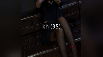 KTV 女厕偷拍短发女神的 丰满小嫩鲍