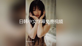 新婚小夫妻大中午脱光衣服在书房边操边拍