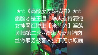 婚纱店试衣间的准新娘们穿上婚纱都好漂亮