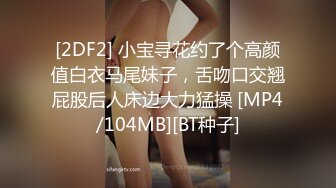 惬意的夫妻生活，出租房里妻子看书，我从后面抱着妻子玩弄奶奶，一边让她好好看书，，看累了就帮妻子扣掉淫穴的水水~