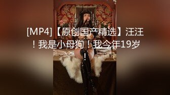 老百姓大众洗浴暗藏针孔偸拍女浴间内部春色入镜的几位妹子乳房都非常不错皮肤白嫩洗的好认真