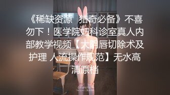 《魔手外购极品CP》厕拍达人潜伏女厕独占坑位隔板缝逼脸同框现场实拍多位小姐姐方便，极品肉丝美腿高颜美女擦逼的动作都好看 (7)