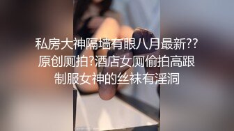 我开着拖拉机两小伙搞骚熟女，吸奶扣穴小伙齐上场，正入抽插抬腿后入猛操，干的太猛差点翻下床