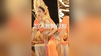 丰满肥臀的美女