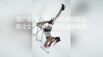 韩老师长相甜美衬衣黑丝妹炮友穿戴假屌啪啪，口交假吊抽插站立侧入，开档黑丝坐在身上假屌插入蠕动