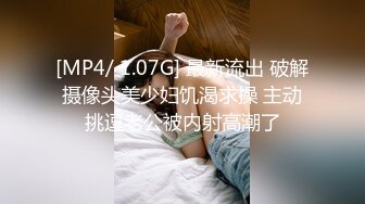 《魔手外购极品厕拍》臀控必备！坑神潜伏商场女厕独占一个坑位，同步露脸特写2K偸拍多位小姐姐方便，全是大屁股