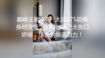 极品御女阿姨，这上厕所的性感肉臀翘得老高尿尿，有气质有洁癖，就不喜欢坐着撒尿！