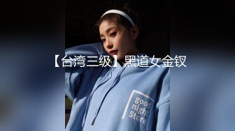 《极品CP魔手外购》色胆包天坑神潜入某公司女厕独占坑位隔板缝中实拍超多美女小姐姐方便，脸逼同步前后拍太顶了 (16)